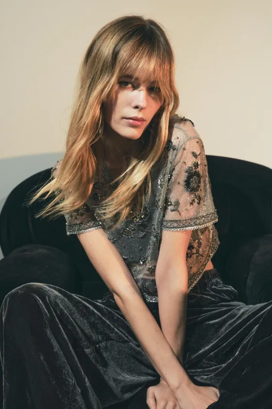 ТОП ИЗ СЕТЧАТОЙ ТКАНИ С БЛЕСТЯЩЕЙ НИТЬЮ И БУСИНАМИ