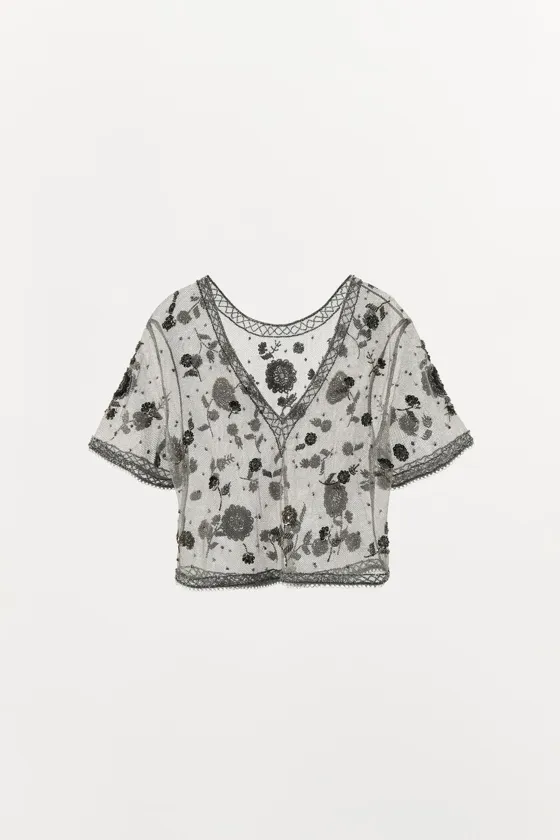 ТОП ИЗ СЕТЧАТОЙ ТКАНИ С БЛЕСТЯЩЕЙ НИТЬЮ И БУСИНАМИ