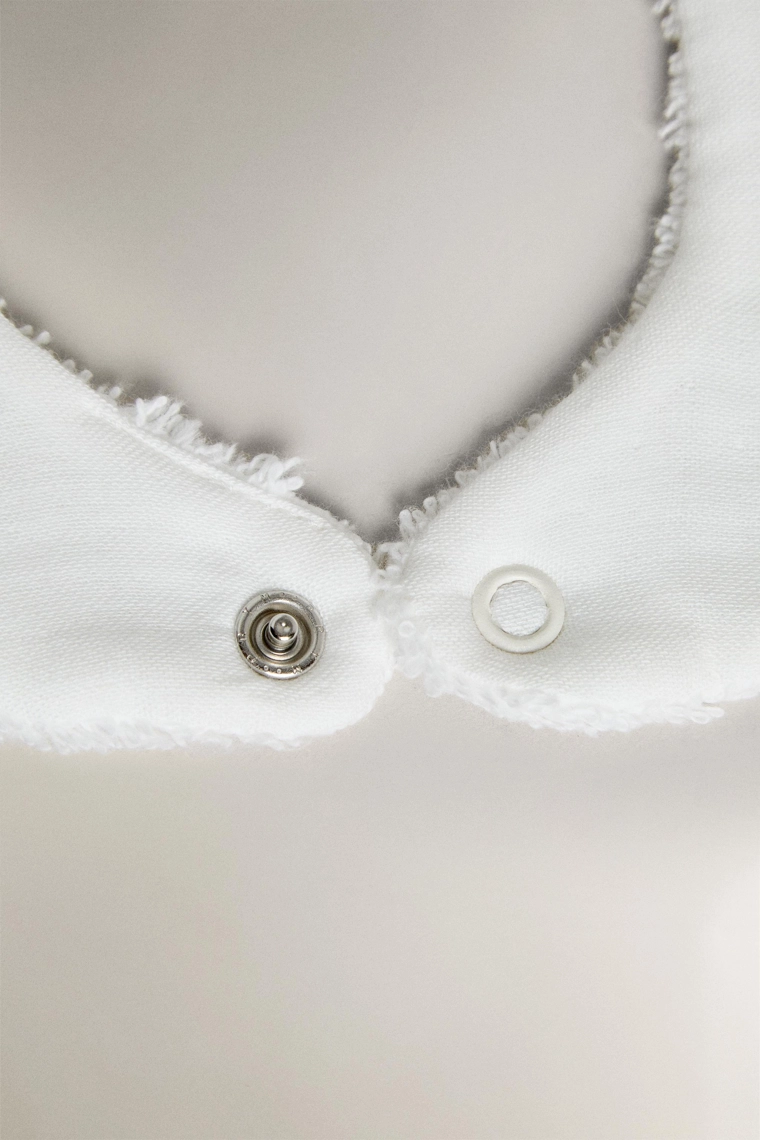 Слюнявчик с буквой для малышей