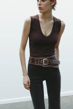 Футболка с V-образным вырезом