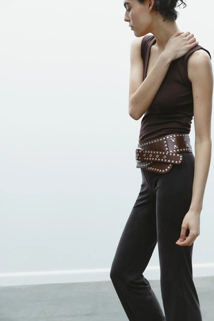 Футболка с V-образным вырезом