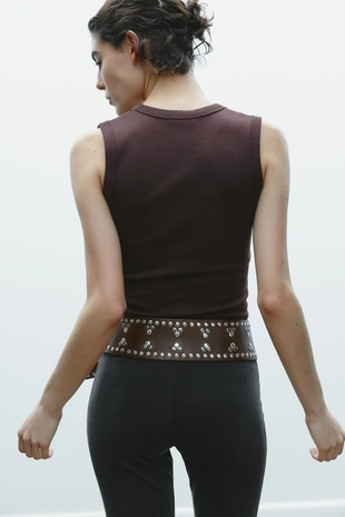 Футболка с V-образным вырезом