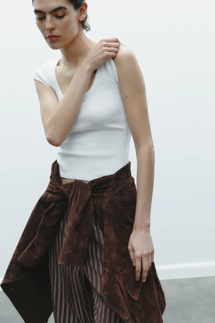 Футболка с круглым вырезом