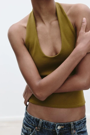 Топ с вырезом халтер