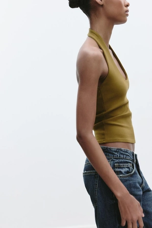 Топ с вырезом халтер