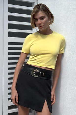 Укороченная футболка из эластичной ткани