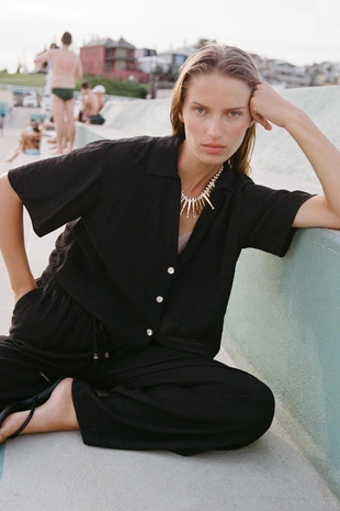 Широкие брюки с эластичным поясом- Заказать в России