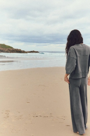 Толстовка с эффектом потертости