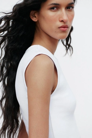 Топ без рукавов