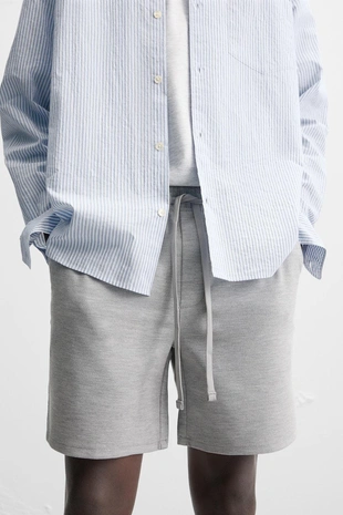 Шорты комфортной посадки из рельефной ткани- Заказать в России