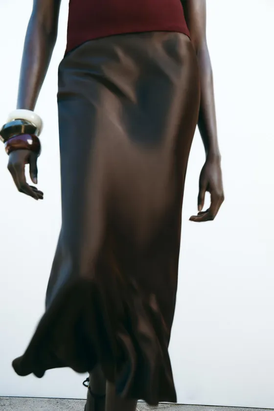 АТЛАСНАЯ ЮБКА МИДИ