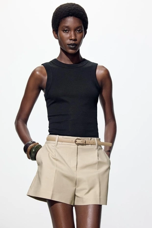 Шорты с ремнем и защипами