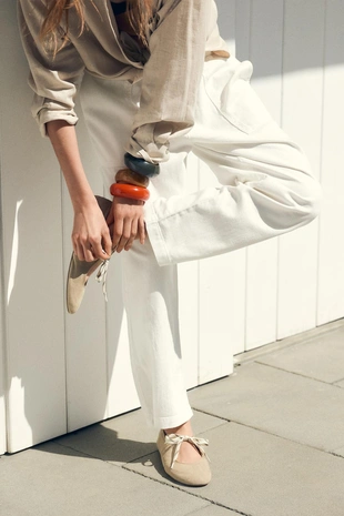 Балетки из замши со шнуровкой - Заказать в России