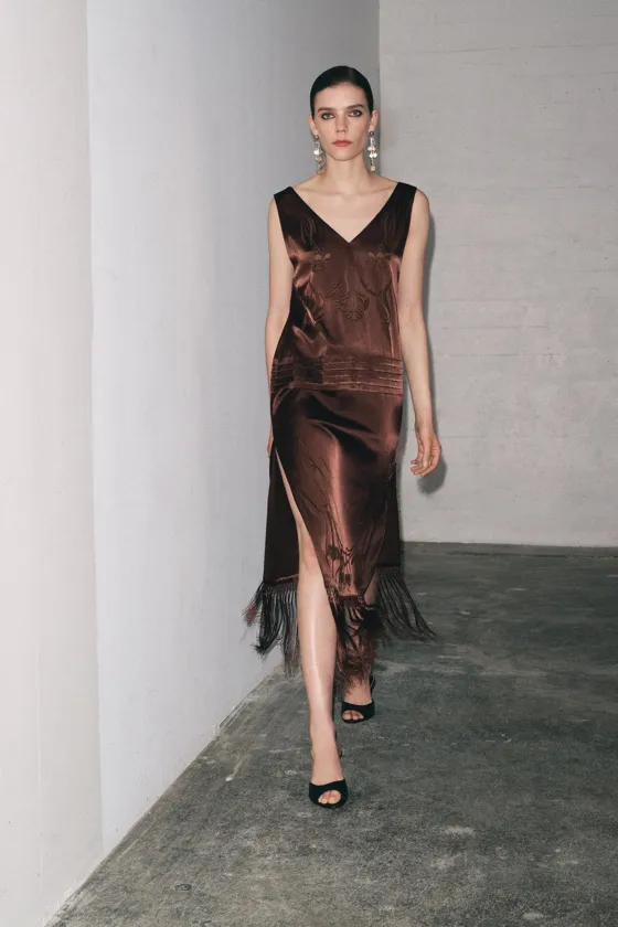 ПЛАТЬЕ С ВЫШИВКОЙ И БАХРОМОЙ — ZW COLLECTION