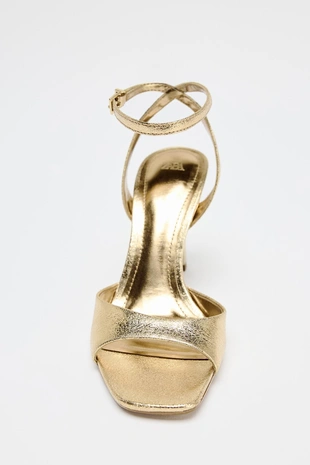 Лакированные босоножки