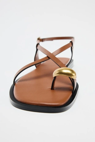 Плоские сандалии с металлическим носком- Заказать в России