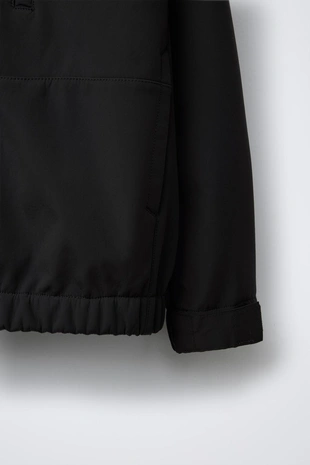 Куртка WATER REPELLENT из высокотехнологичной ткани с капюшоном- Заказать в России
