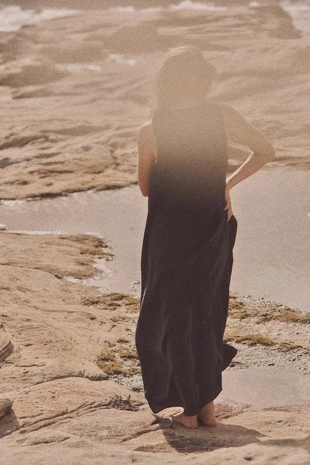 Струящееся платье миди объемного кроя- Заказать в России