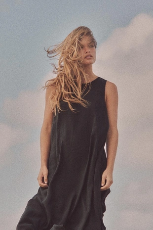 Струящееся платье миди объемного кроя- Заказать в России