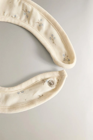 CHILDREN'S MINI FLOWER BIB- Заказать в России