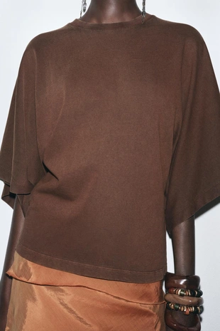 Футболка из ткани с эффектом потертости с широкими рукавами