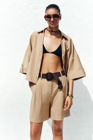 Шорты с ремнем и защипами