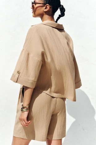 Шорты с ремнем и защипами