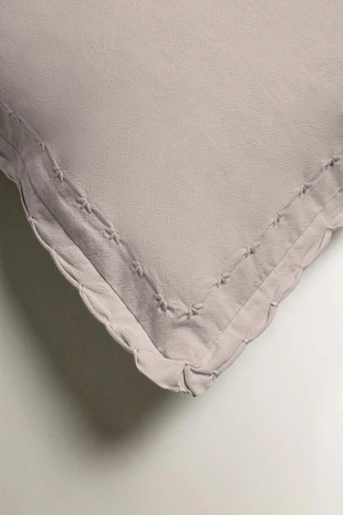 CHILDREN'S CUSHION COVER WITH SCALLOPED EDGE