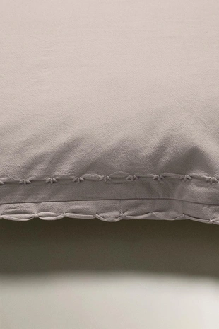 CHILDREN'S CUSHION COVER WITH SCALLOPED EDGE