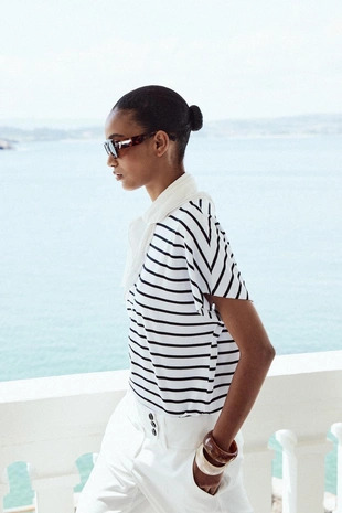 Футболка со спущенными плечевыми швами- Заказать в России