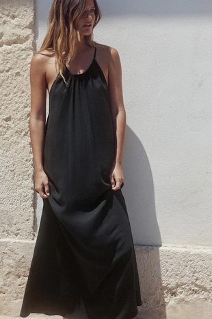 Платье с горловиной халтер и сборками- Заказать в России