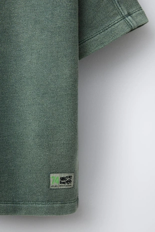 Футболка с принтом «граффити» и эффектом потертости- Заказать в России