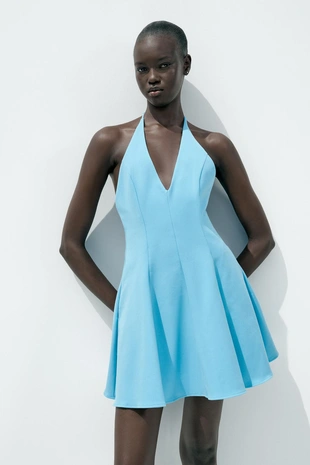 Короткое платье с горловиной халтер и юбкой годе