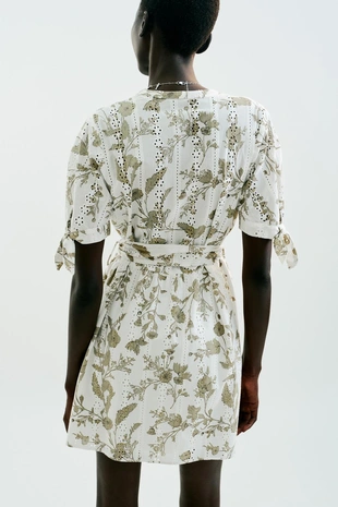 Мини-платье из ткани с принтом с ажурной вышивкой- Заказать в России