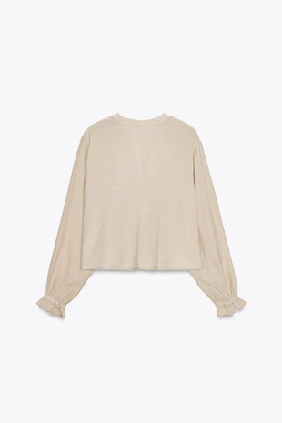 Укороченная блуза с ажурной вышивкой