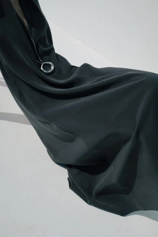 Платье миди с горловиной халтер и завязками- Заказать в России