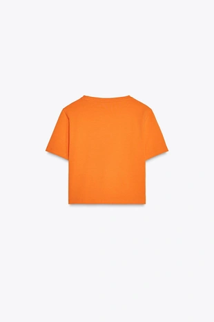 Укороченная футболка из эластичной ткани