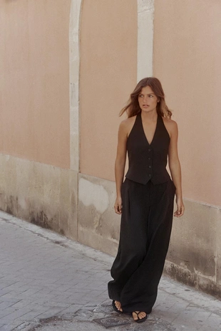 Жилет с горловиной халтер и завязками- Заказать в России