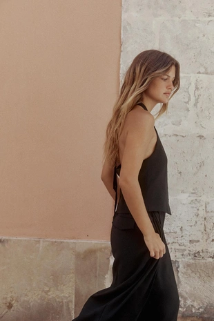 Жилет с горловиной халтер и завязками- Заказать в России