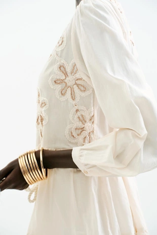 Платье из рельефной ткани с вышивкой- Заказать в России