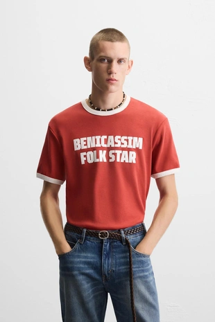 Футболка с принтом и слоганом GUITARRICADELAFUENTE- Заказать в России