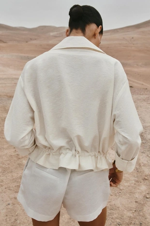 Короткая рубашка сафари с отворотами на рукавах- Заказать в России