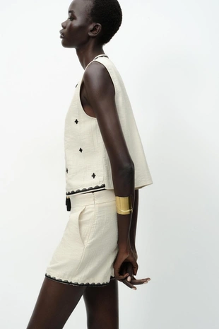 Жилет с вышивкой и кисточками- Заказать в России