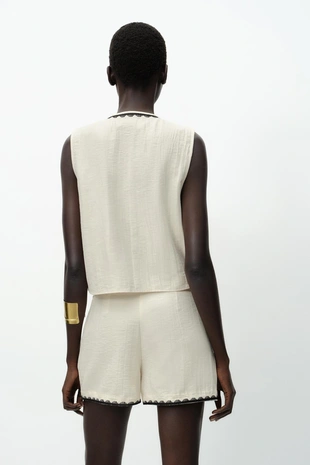 Жилет с вышивкой и кисточками- Заказать в России