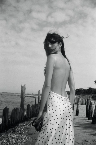 Атласное платье миди в горошек- Заказать в России