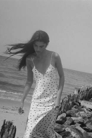 Атласное платье миди в горошек- Заказать в России