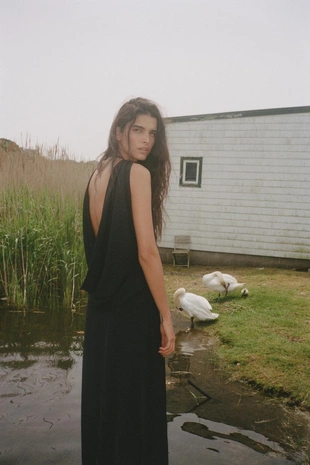 Длинное платье с открытой спиной- Заказать в России