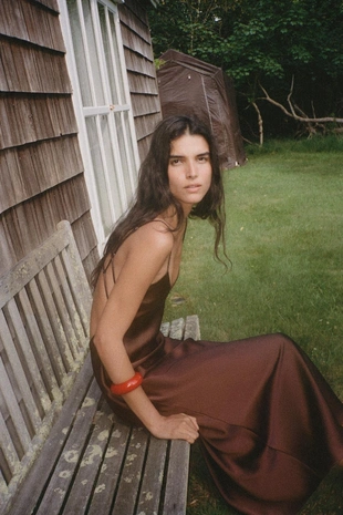 Атласное платье миди