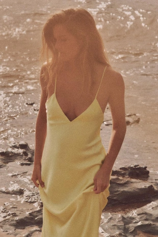 Атласное платье миди