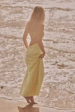 Атласное платье миди